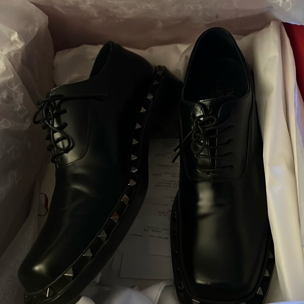 Valentino men’s shoes size 42 (9) run large